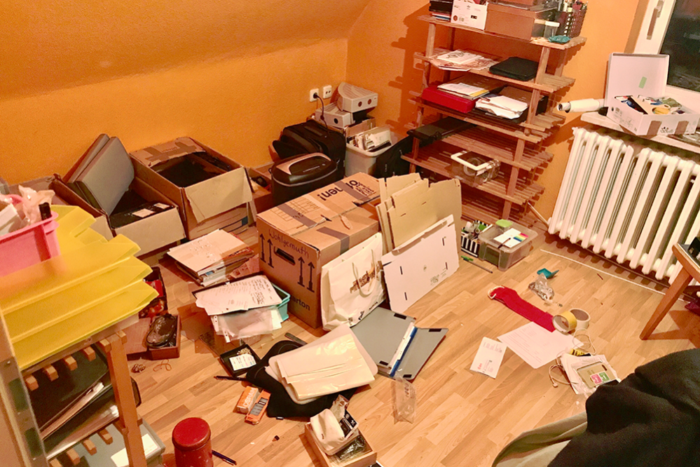 das Büro noch im absoluten Ausnahmezustand