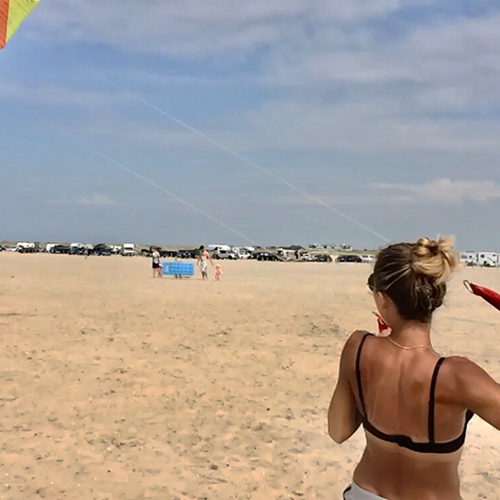 Fiona lässt Drachen steigen