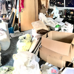 Wohnzimmer im Chaos
