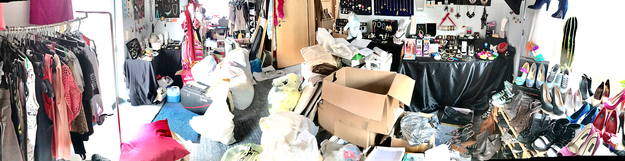 Wohnzimmer im Chaos
